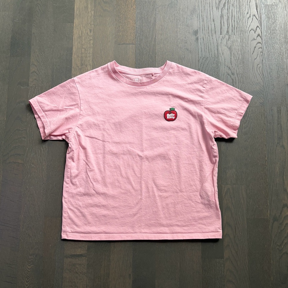 Uniqlo hello kitty cropped shirt